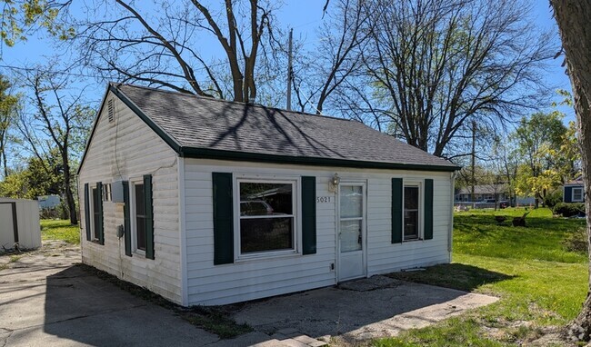 Building Photo - 5021 Christiansen Rd Rental