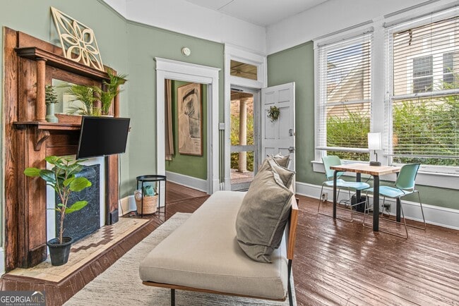 Photo - 693 Boulevard