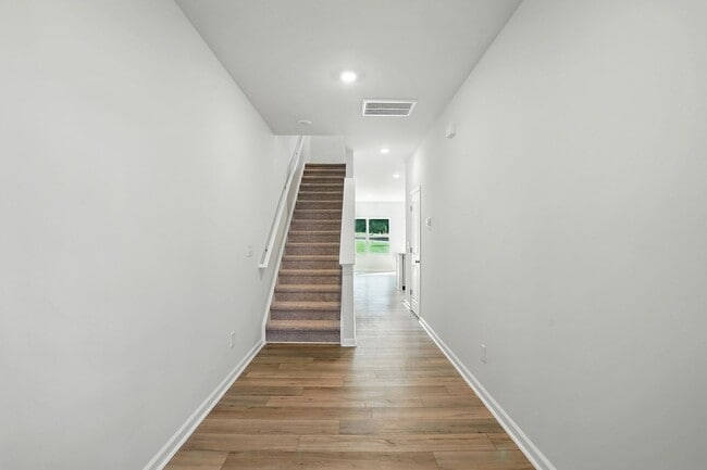 Photo - AVAILABLE NOW!! INCREDIBLE INCENTIVE ON THIS ONE!  DON'T MISS OUT!