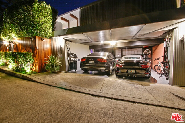 Photo - 9416 Beverlycrest Dr