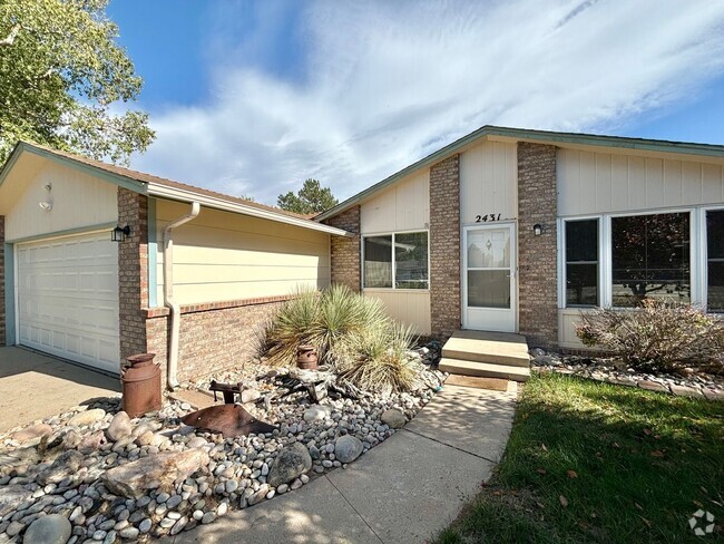 Building Photo - Charming 3 bed, 2 bath Tri-Level Home for ...