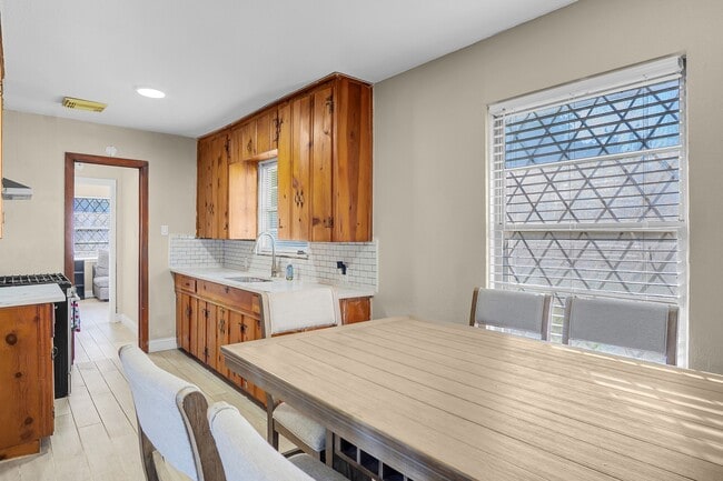 Photo - 3306 Earl St