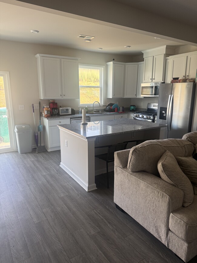 Photo - 846 Manitou Cir