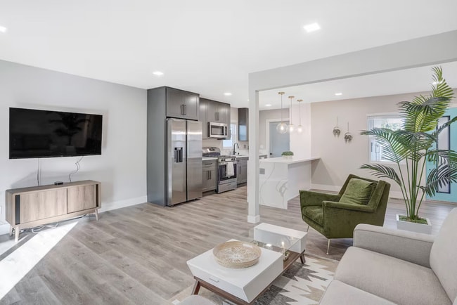 Building Photo - ? Modern 3 Bed 2 Bath in National City – F...