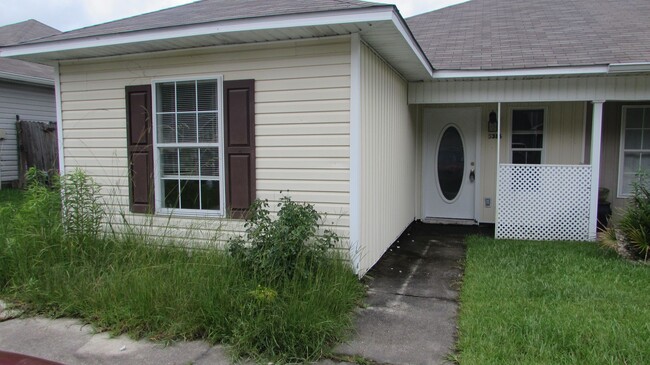 Building Photo - 3 BEDROOM DUPLEX LOCATED IN D'IBERVILLE