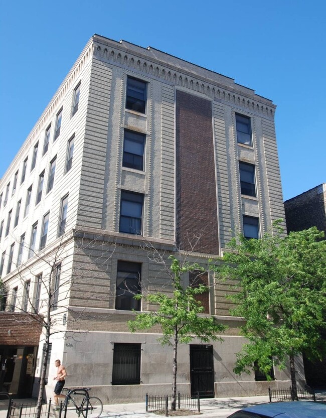 Building Photo - 620 W Belmont Ave Rental