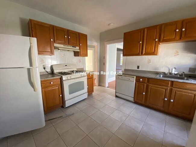 Building Photo - 49 Conwell Ave Unit 2 Rental