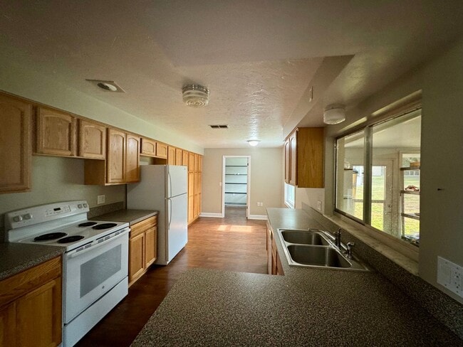 Photo - Two Bedroom Two Bathrooms BH Rental