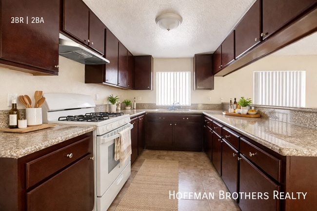 Building Photo - 8926 Burnet Ave Unit 227