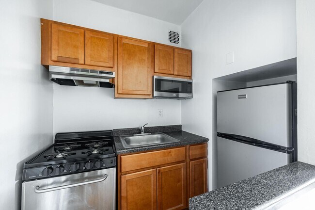 Photo - 948 W Cuyler Ave Unit 215