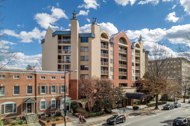 Woodley Plaza - Woodley Plaza Apartments
