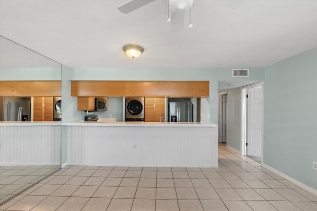 Photo - 3 Bedroom, 2 Bathroom Unfurnished Condo for a 1 year lease!