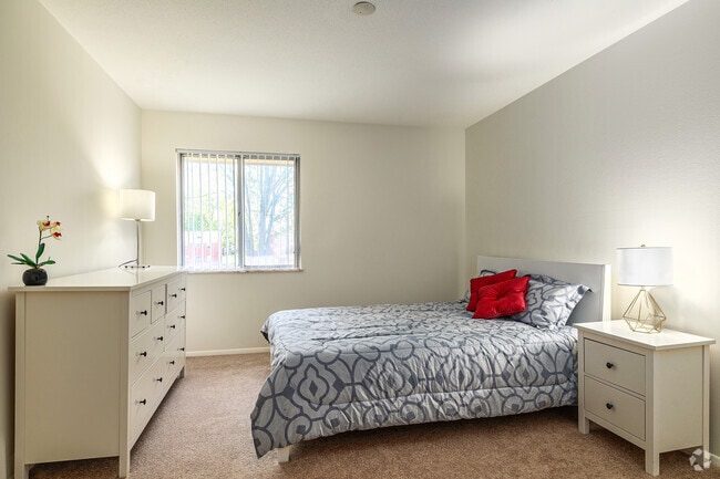 2BD, 1BA - 915SF