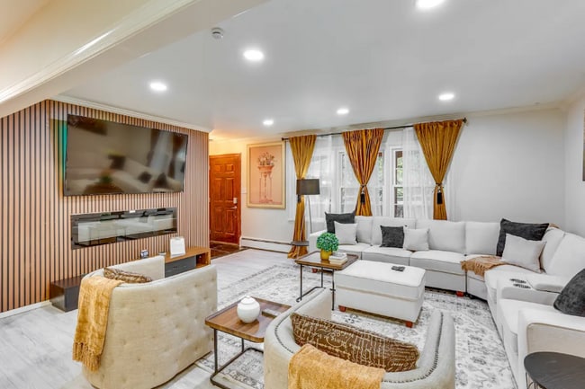 Building Photo - 4922 Westbranch Hwy