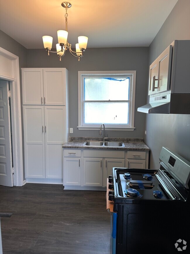 Building Photo - 326-334 Raymond St Rental