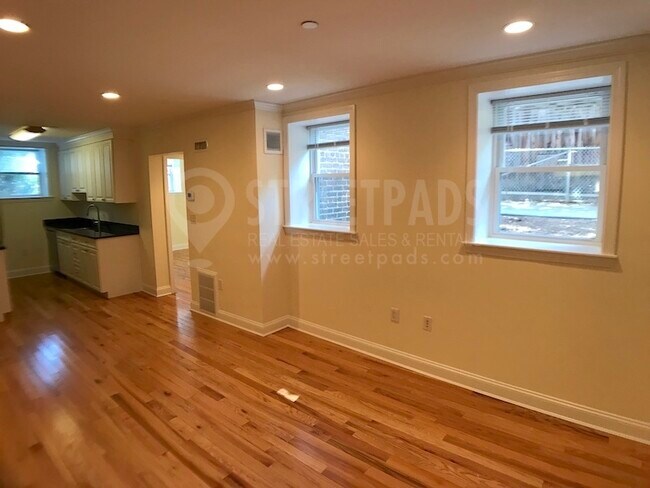 Building Photo - 3 Chauncy St Unit 17