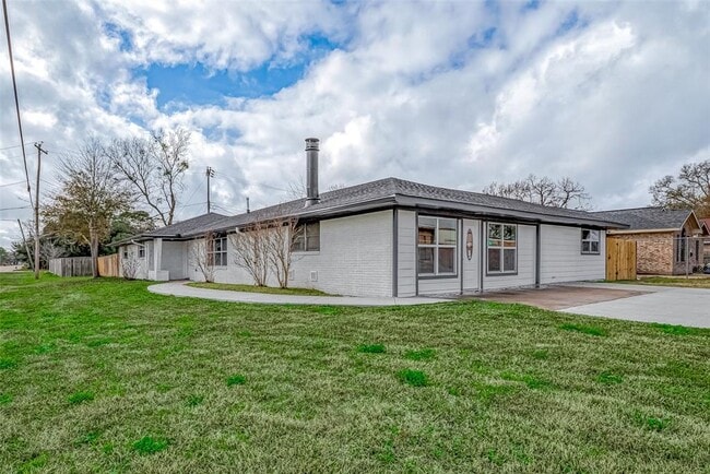 Photo - 300 Lane Dr House