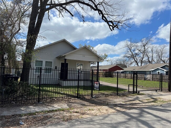 Photo - 1148 Panama St