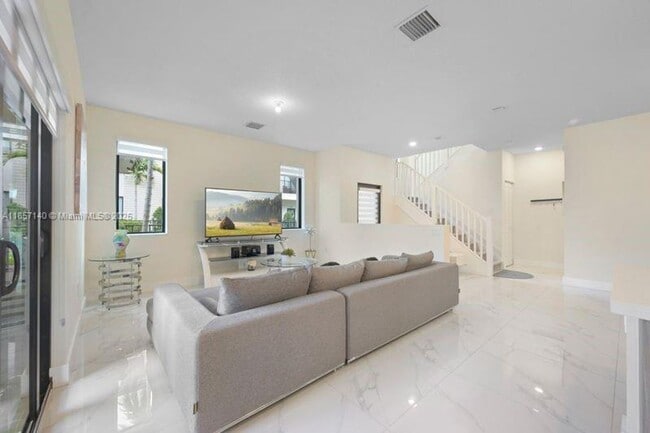 Photo - 4712 NW 83rd Ave