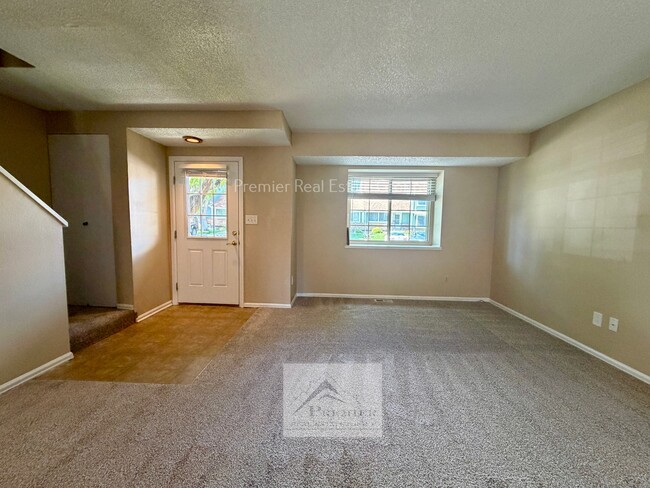 883 London Green Way