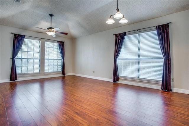 Photo - 435 L Thompson St