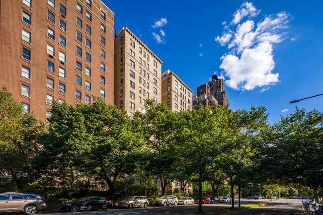 Photo - 320 Riverside Dr