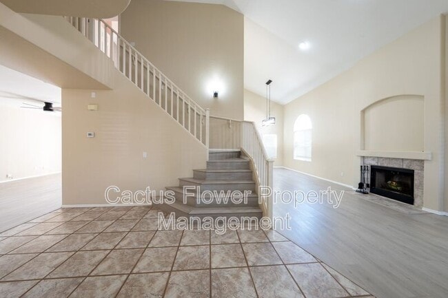 Photo - 970 N Willow St