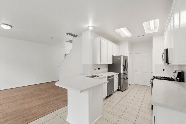 Photo - 144 Summerhaze Cir