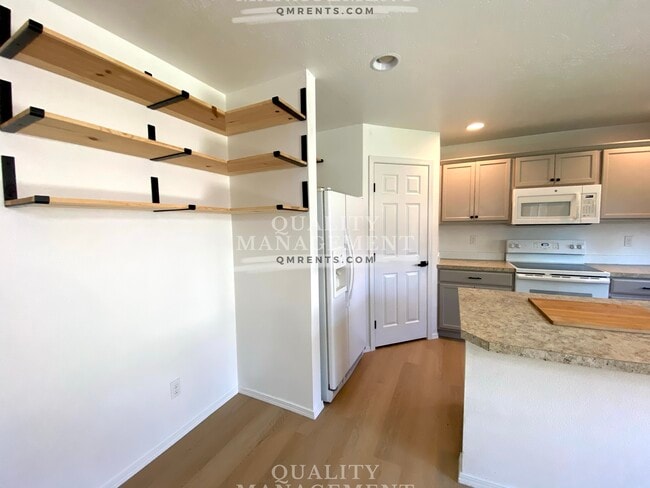 Photo - 784 S Jarbidge Ave