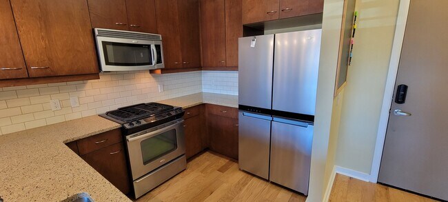 Photo - 200 Manufacturers Rd Unidad 236