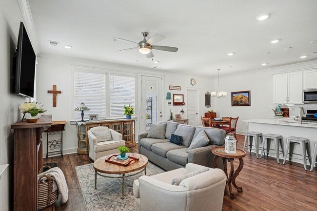 Photo - 217 Southmen Ln