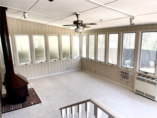 Photo - 119 Woodlawn Dr NE