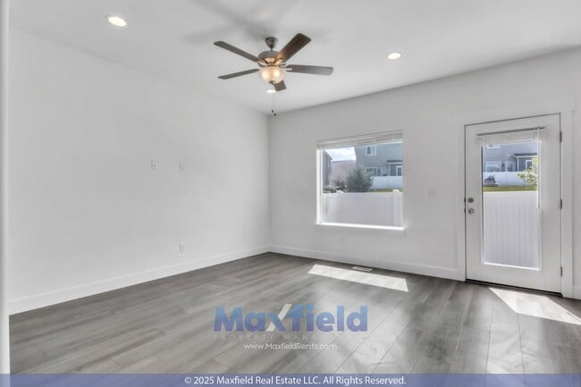 Photo - Spacious 5-Bedroom End-Unit Townhome with ...