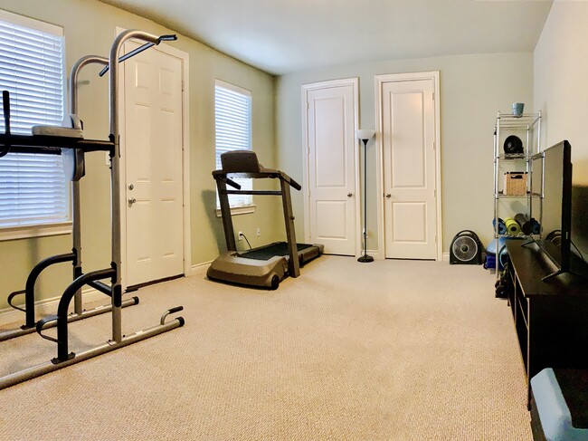 Dormitorio en el primer piso con baño propio - 9617 Pemberton Cres Dr