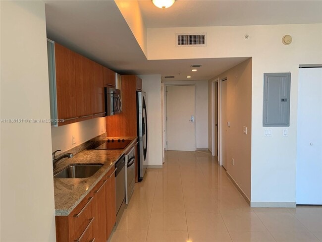 Building Photo - 185 SW 7th St Unit 1606 Rental