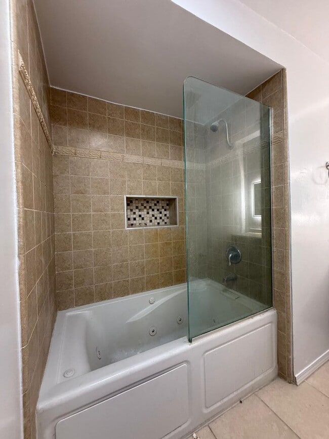 Photo - 13952 Moorpark Ave