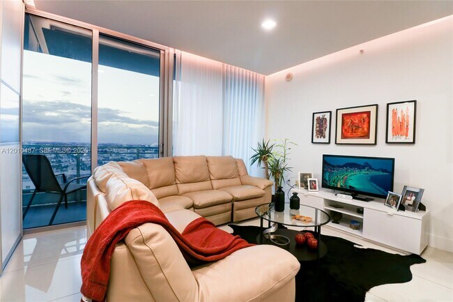 Photo - 92 SW 3rd St Unit 2808
