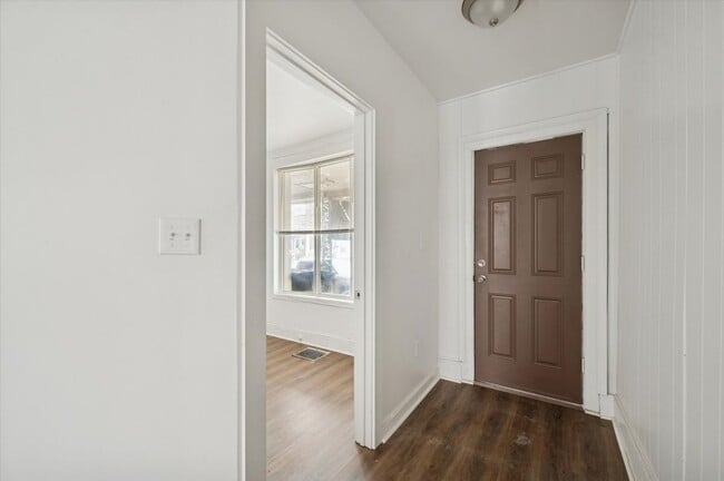 Photo - 1124 W 9th St