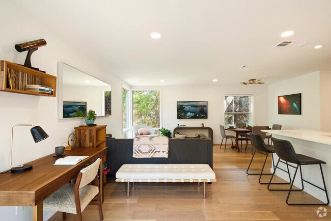 Building Photo - 2906 Westhill Dr Rental