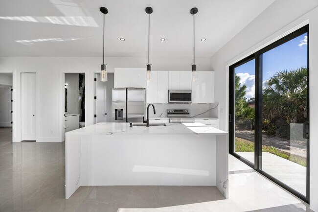 Photo - 1057 Halby Ave S