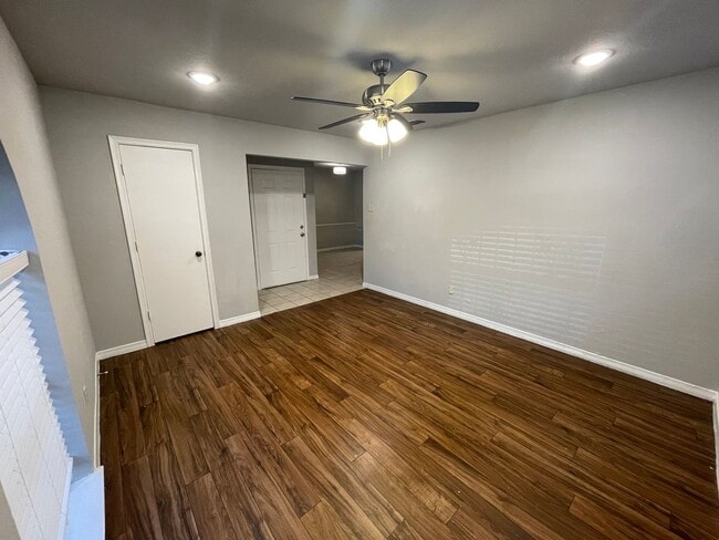 Photo - 930-932 Lindy Court Unidad 930