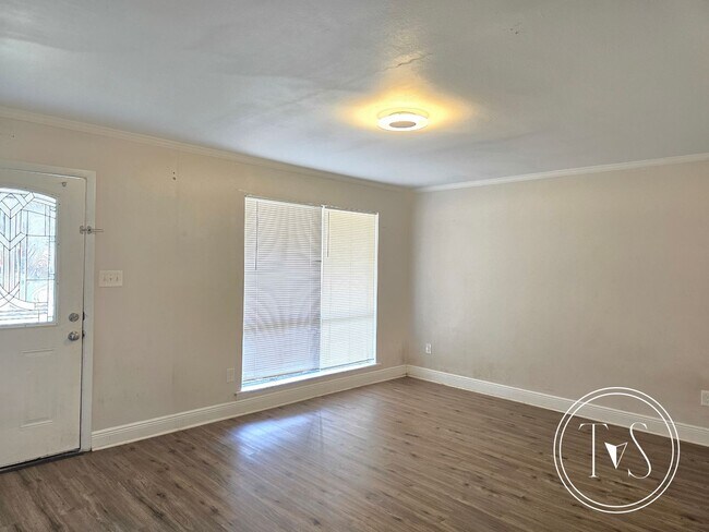 Photo - 107 E Fairmont Ave