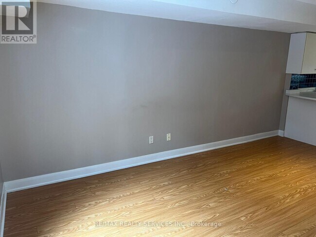 Photo - 415 Jarvis St