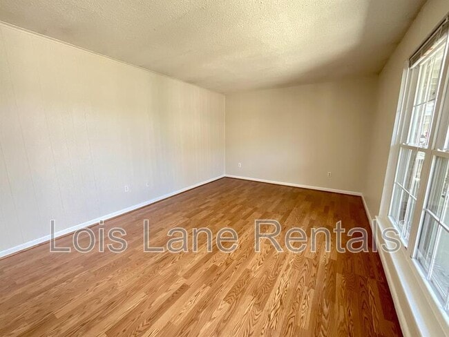 Photo - 867 Colony Dr