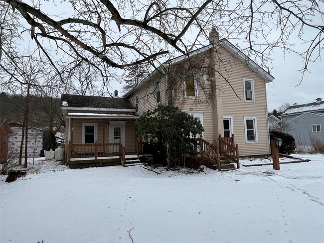 Building Photo - 334 Main St