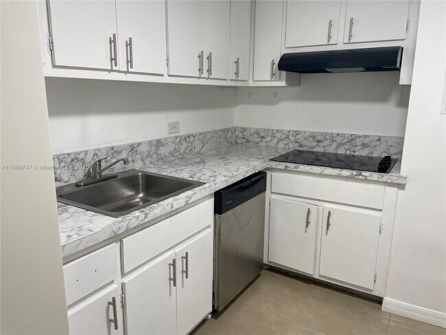 Photo - 801 Brickell Bay Dr Unit 871