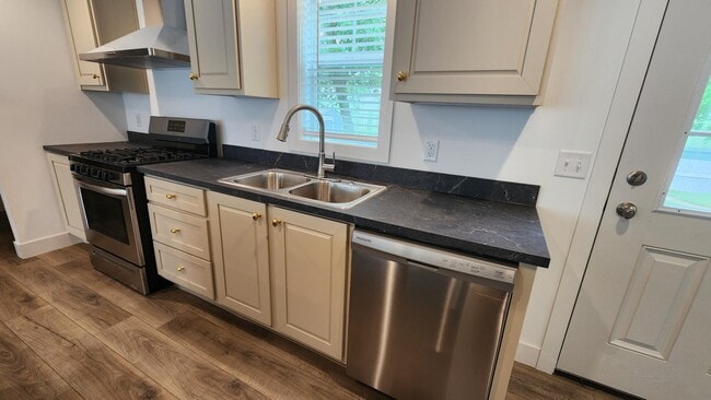 Photo - 3735 Pinoak St