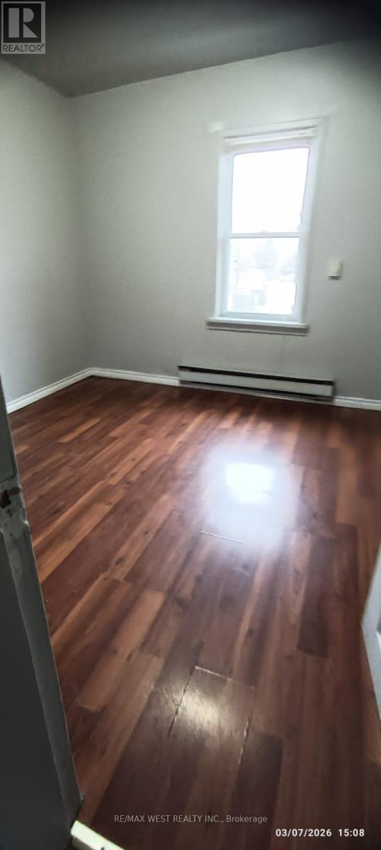 Photo - 1240 Niagara St