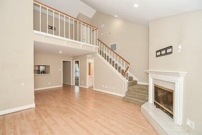 Photo - 3150 Walnut Bend Ln Unidad 502