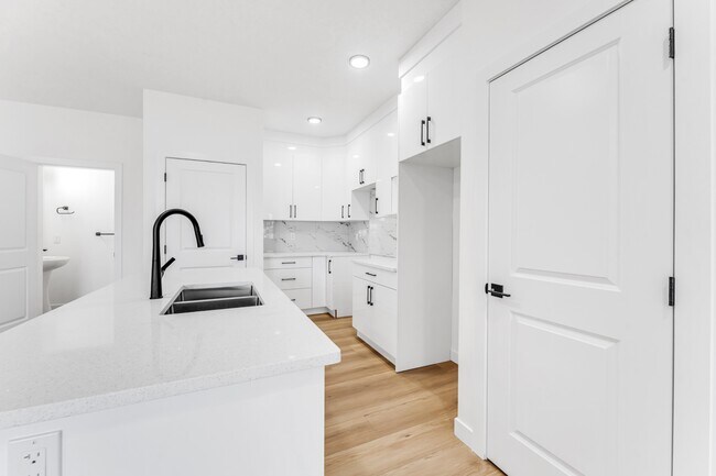 Photo - 10631-148 148 St NW Unit 1